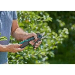 GARDENA Akku-unterstützte Gartenschere AssistCut 14 GARDENA Akku-unterstützte Gartenschere AssistCut -Gardena GARDENA Akku unterst tzte Gartenschere AssistCut@@1806140 6